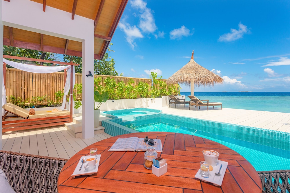 Malahini Kuda Bandos Resort 4*