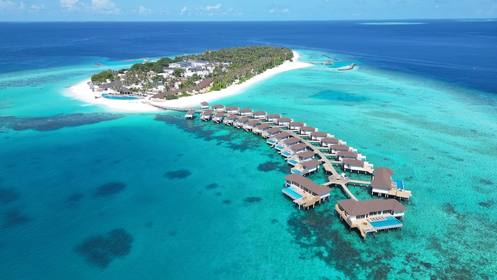Avani+ Fares Maldives Resort 5*